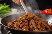 牛肉怎么炒才能好吃？掌握这几个秘诀，鲜嫩多汁不柴口！