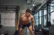 男生胸部过大怎么办？科学方法帮你找回挺拔身姿